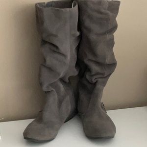 Scrunch suede boots